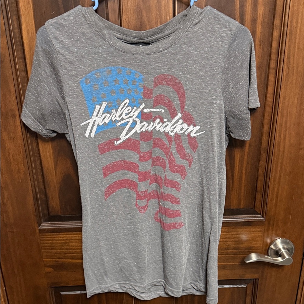 Harley-Davidson Gray Tee with Red and Blue Flag- see description